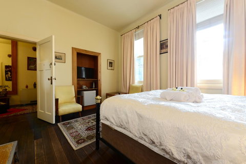Edinburgh Gallery Bed & Breakfast - Great Ocean Road Tourism 21
