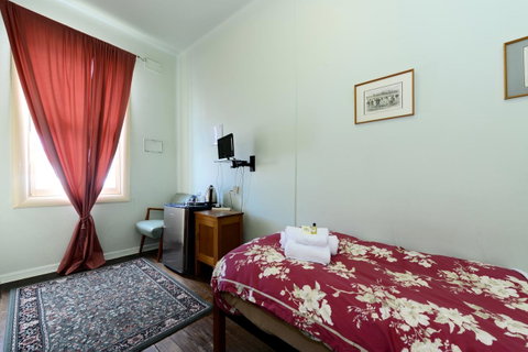 Edinburgh Gallery Bed & Breakfast - Great Ocean Road Tourism 29
