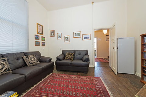 Edinburgh Gallery Bed & Breakfast - Great Ocean Road Tourism 3
