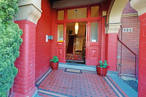 Edinburgh Gallery Bed & Breakfast - Great Ocean Road Tourism 1