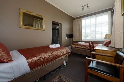 Edinburgh Gallery Bed & Breakfast - Great Ocean Road Tourism 7