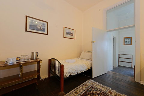 Edinburgh Gallery Bed & Breakfast - Great Ocean Road Tourism 40
