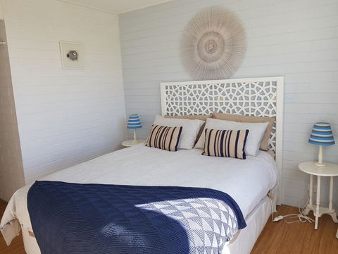 Beach Hut Scamander - Great Ocean Road Tourism 4