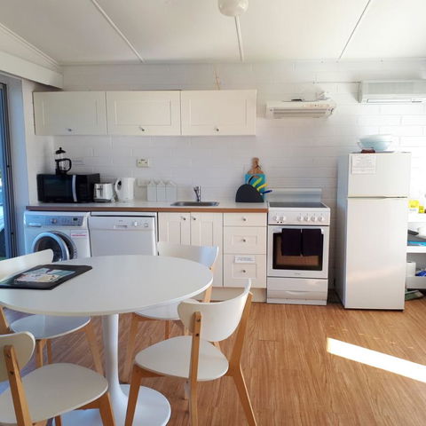 Beach Hut Scamander - Great Ocean Road Tourism 3