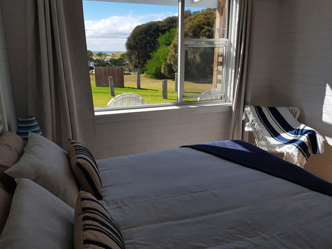 Beach Hut Scamander - Great Ocean Road Tourism 5