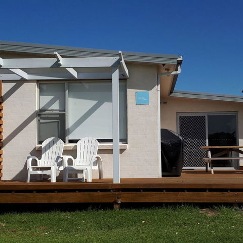 Beach Hut Scamander - Great Ocean Road Tourism 2