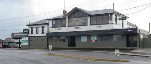 Bridge Hotel - Great Ocean Road Tourism 0