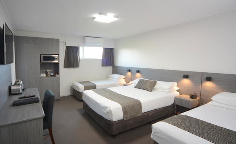 Bridge Hotel - Great Ocean Road Tourism 1