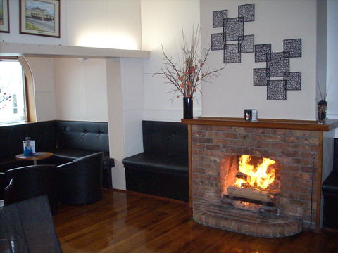 Bridge Hotel - Great Ocean Road Tourism 17