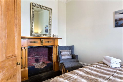 WEST NEST | Classic 3BR Hobart Terrace BEST Location, View, Close To City - Great Ocean Road Tourism 10