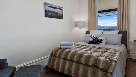 WEST NEST | Classic 3BR Hobart Terrace BEST Location, View, Close To City - Great Ocean Road Tourism 9