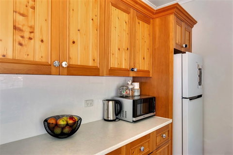 WEST NEST | Classic 3BR Hobart Terrace BEST Location, View, Close To City - Great Ocean Road Tourism 6