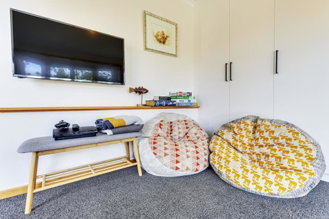 WEST NEST | Classic 3BR Hobart Terrace BEST Location, View, Close To City - Great Ocean Road Tourism 15