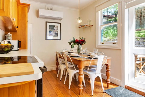 WEST NEST | Classic 3BR Hobart Terrace BEST Location, View, Close To City - Great Ocean Road Tourism 4
