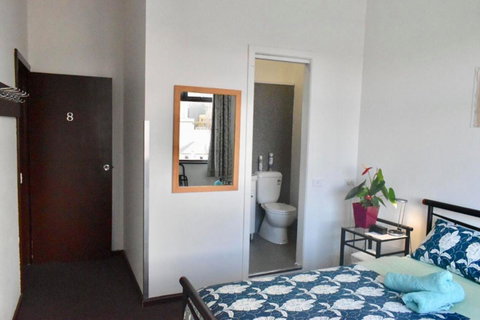 Hobart's Accommodation & Hostel - Great Ocean Road Tourism 4