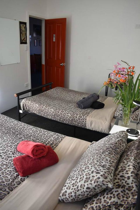 Hobart's Accommodation & Hostel - Great Ocean Road Tourism 16