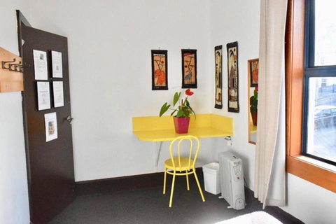 Hobart's Accommodation & Hostel - Great Ocean Road Tourism 3