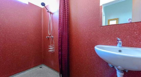 Hobart's Accommodation & Hostel - Great Ocean Road Tourism 35