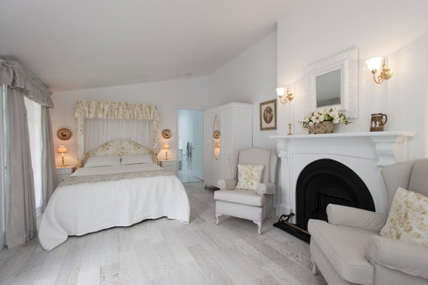 White Dove Cottage Bed And Breakfast - Great Ocean Road Tourism 0