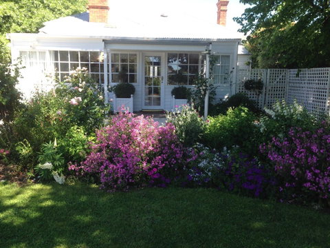 White Dove Cottage Bed And Breakfast - Great Ocean Road Tourism 12