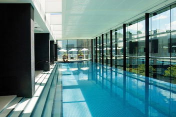 Crown Promenade Melbourne with Great Ocean Road Tourism