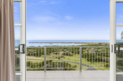 Deep Blue Hotel & Hot Springs - Great Ocean Road Tourism 23