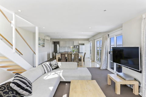 Deep Blue Hotel & Hot Springs - Great Ocean Road Tourism 31