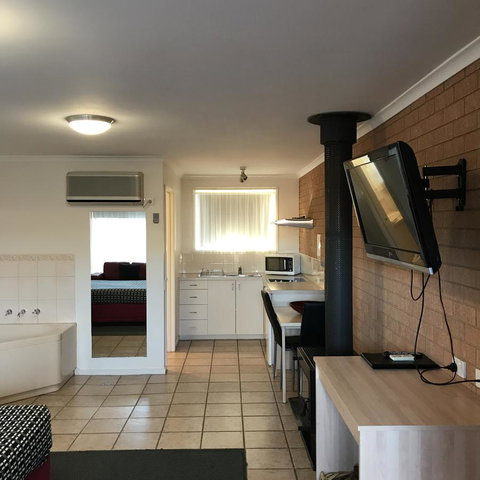 Beachcomber Motel & Apartments - Great Ocean Road Tourism 5