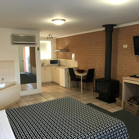 Beachcomber Motel & Apartments - Great Ocean Road Tourism 6