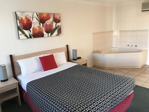 Beachcomber Motel & Apartments - Great Ocean Road Tourism 0