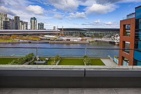 Melbourne Holiday Apartments Flinders Wharf - Great Ocean Road Tourism 41