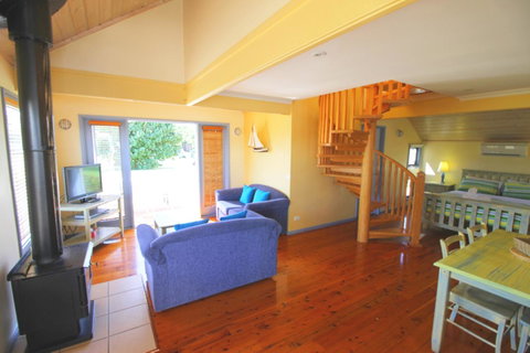 Rayville Boat Houses - Great Ocean Road Tourism 3