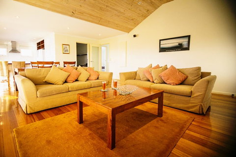 Rayville Boat Houses - Great Ocean Road Tourism 9