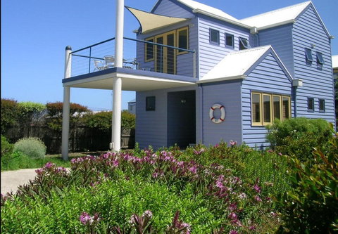 Rayville Boat Houses - Great Ocean Road Tourism 1