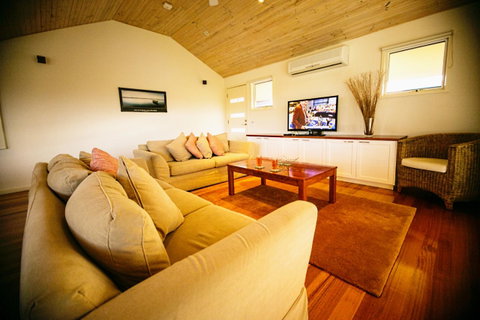 Rayville Boat Houses - Great Ocean Road Tourism 7