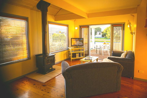 Rayville Boat Houses - Great Ocean Road Tourism 4