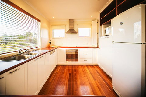 Rayville Boat Houses - Great Ocean Road Tourism 5
