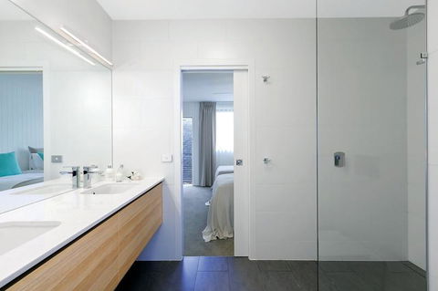 Lakes Edge Apartments - Great Ocean Road Tourism 2