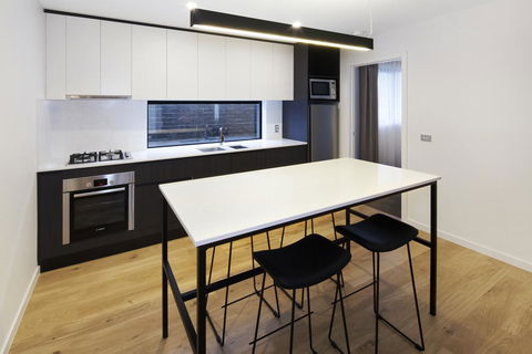 Lakes Edge Apartments - Great Ocean Road Tourism 6
