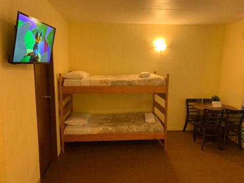 Mountain Creek Motel Bar & Restaurant - Great Ocean Road Tourism 5