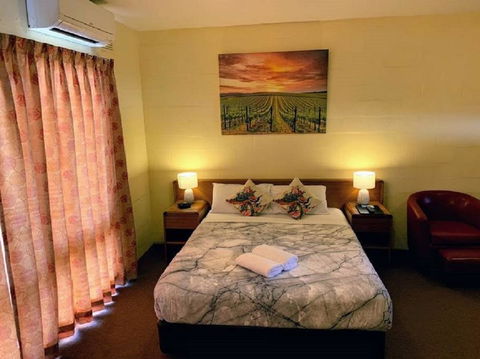 Mountain Creek Motel Bar & Restaurant - Great Ocean Road Tourism 26