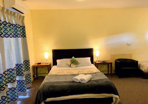 Mountain Creek Motel Bar & Restaurant - Great Ocean Road Tourism 3
