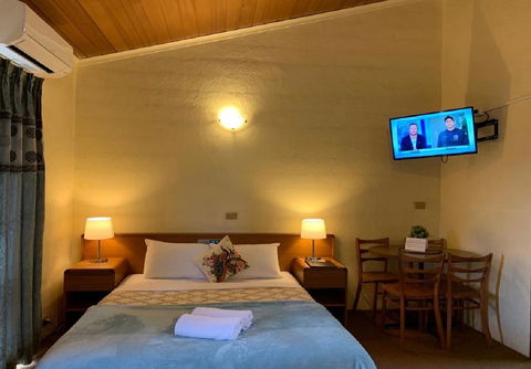 Mountain Creek Motel Bar & Restaurant - Great Ocean Road Tourism 24