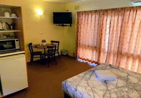Mountain Creek Motel Bar & Restaurant - Great Ocean Road Tourism 31