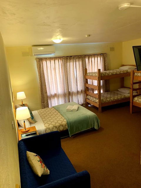 Mountain Creek Motel Bar & Restaurant - Great Ocean Road Tourism 44