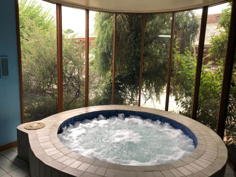 Mountain Creek Motel Bar & Restaurant - Great Ocean Road Tourism 42
