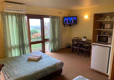 Mountain Creek Motel Bar & Restaurant - Great Ocean Road Tourism 33