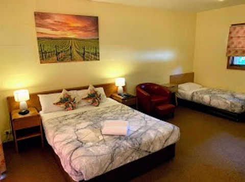 Mountain Creek Motel Bar & Restaurant - Great Ocean Road Tourism 27
