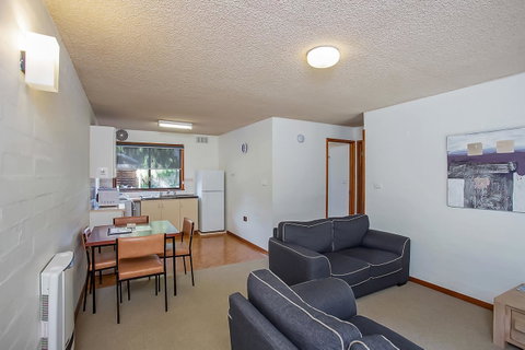 Eastern Beach Holiday Units - Great Ocean Road Tourism 1