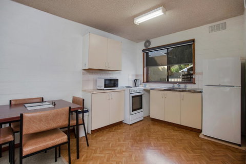Eastern Beach Holiday Units - Great Ocean Road Tourism 3